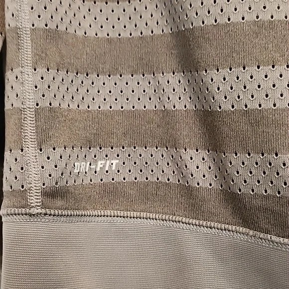 Nike Dri-Fit Athletic Top Size S - Picture 5 of 7